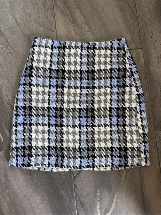Vero Moda Dresses & Skirts - Vero Moda Black, White & Light Blue Plaid Tweed Mini Skirt